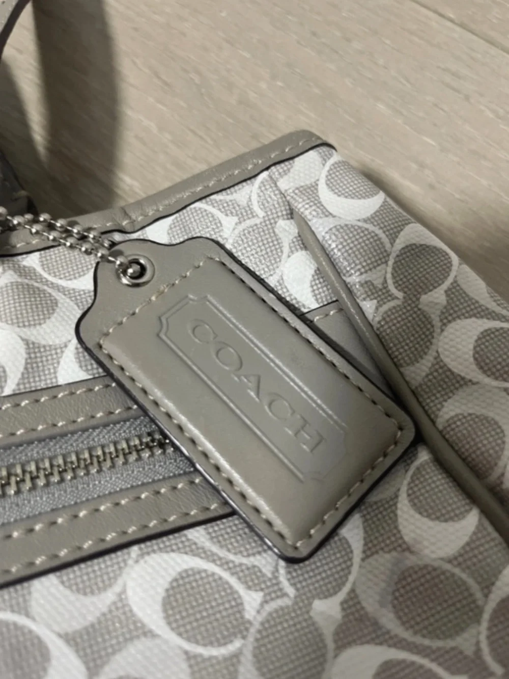 Preloved [100% Authentic] Coach Chelsea Bias Signature Tote
